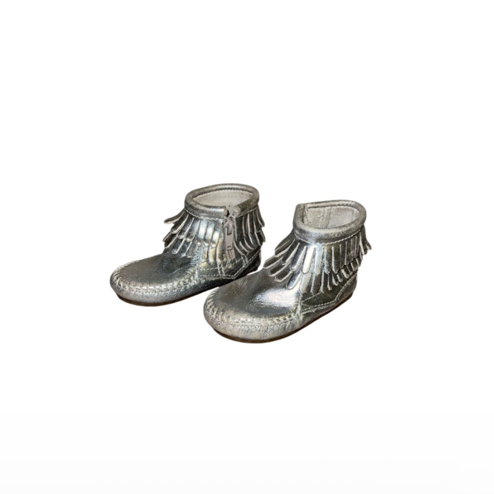 Minnetonka Silver Leather Moccasin Booties - Toddler’s Size 5